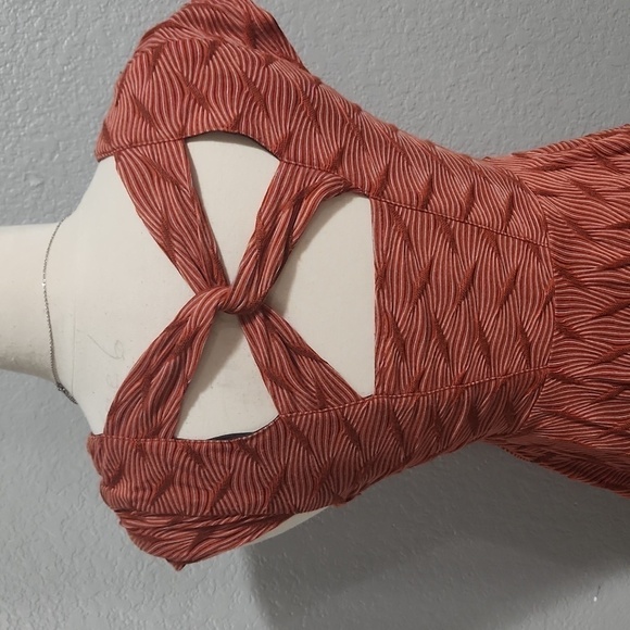 Bar III texture design mini dress burnt orange Size Small. Criss Cross Back - Picture 6 of 6